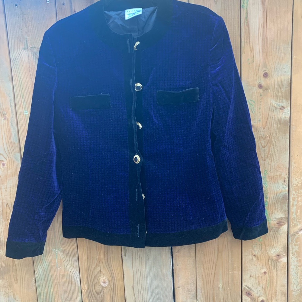 Velvet finish women’s blazer